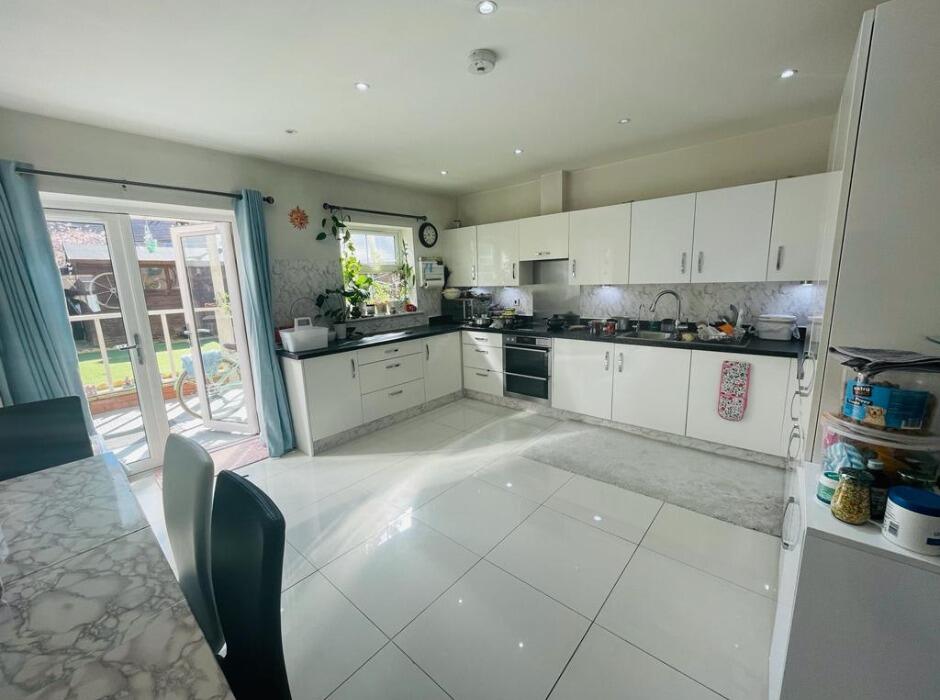 Foxglove Close, West Drayton